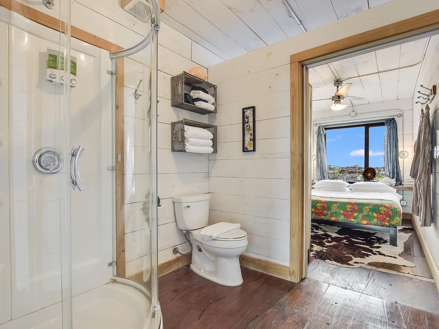 Flophouze Shipping Container Hotel Round Top Quarto foto