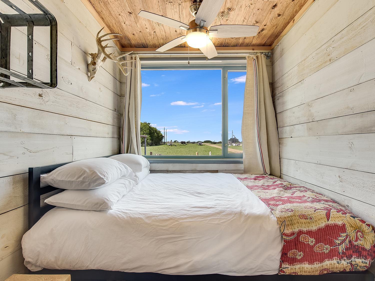 Flophouze Shipping Container Hotel Round Top Quarto foto